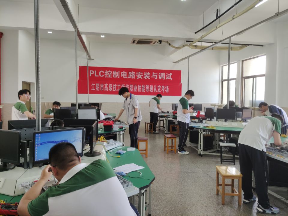 D15E76D01E0F633EF3C7175547911E86.jpg